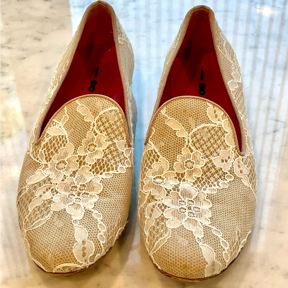 181 By Alberto Gozzi lace slip on loafers, cream w/red interior, sz40, EUC